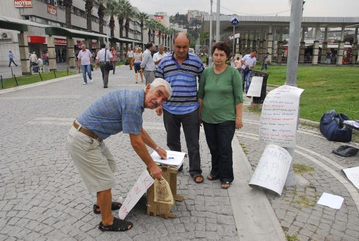 Konak Meydanı\'nda Tedavi İmzası