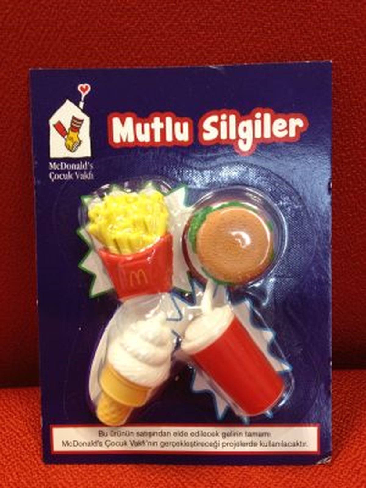 \'Mutlu Silgiler\'i Vakfa Kaynak Yaratıyor