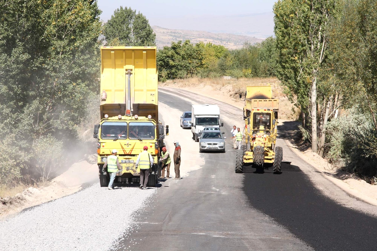 Nevşehir İl Özel İdaresi\'nden Yol ve Kanalizasyon Şebekesi Atağı