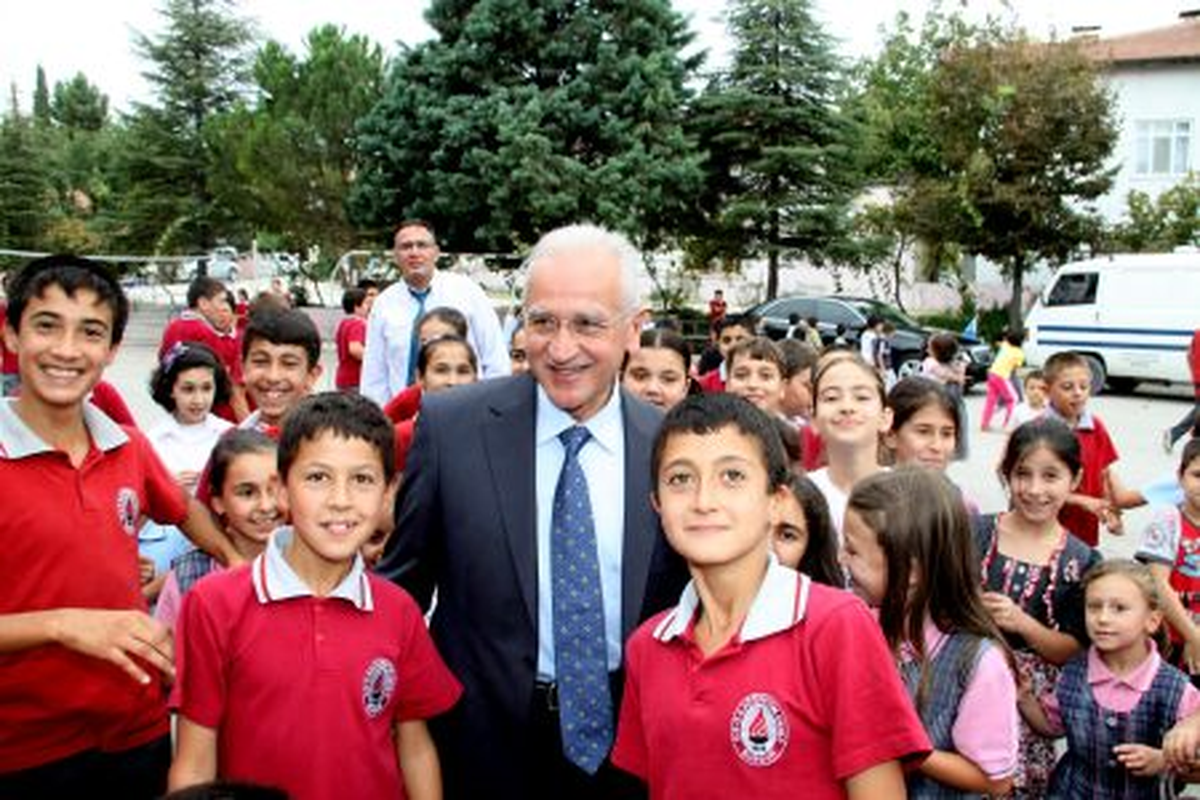 Öğrencilerden Başkan Akkaya\'ya Sevgi Seli
