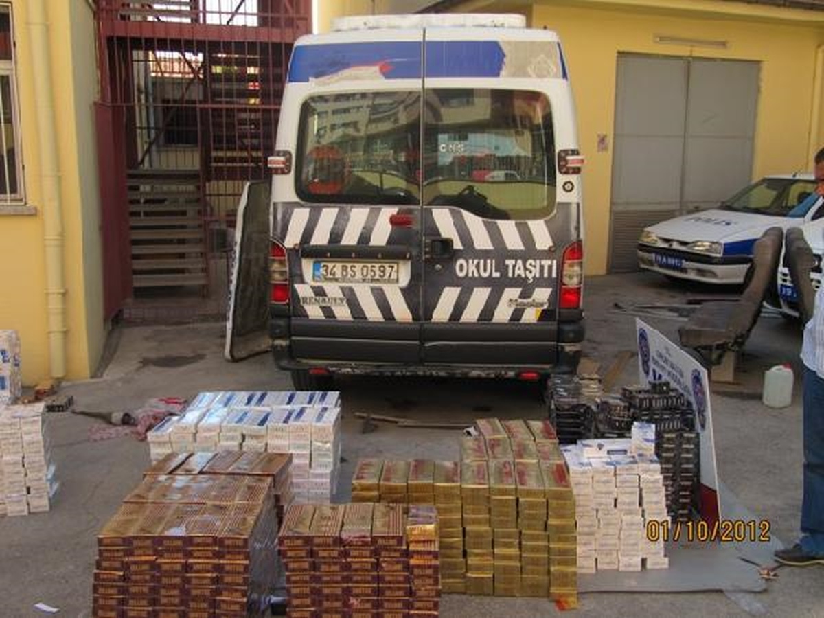 Okul Taşıtına Kaçak Sigara Operasyonu
