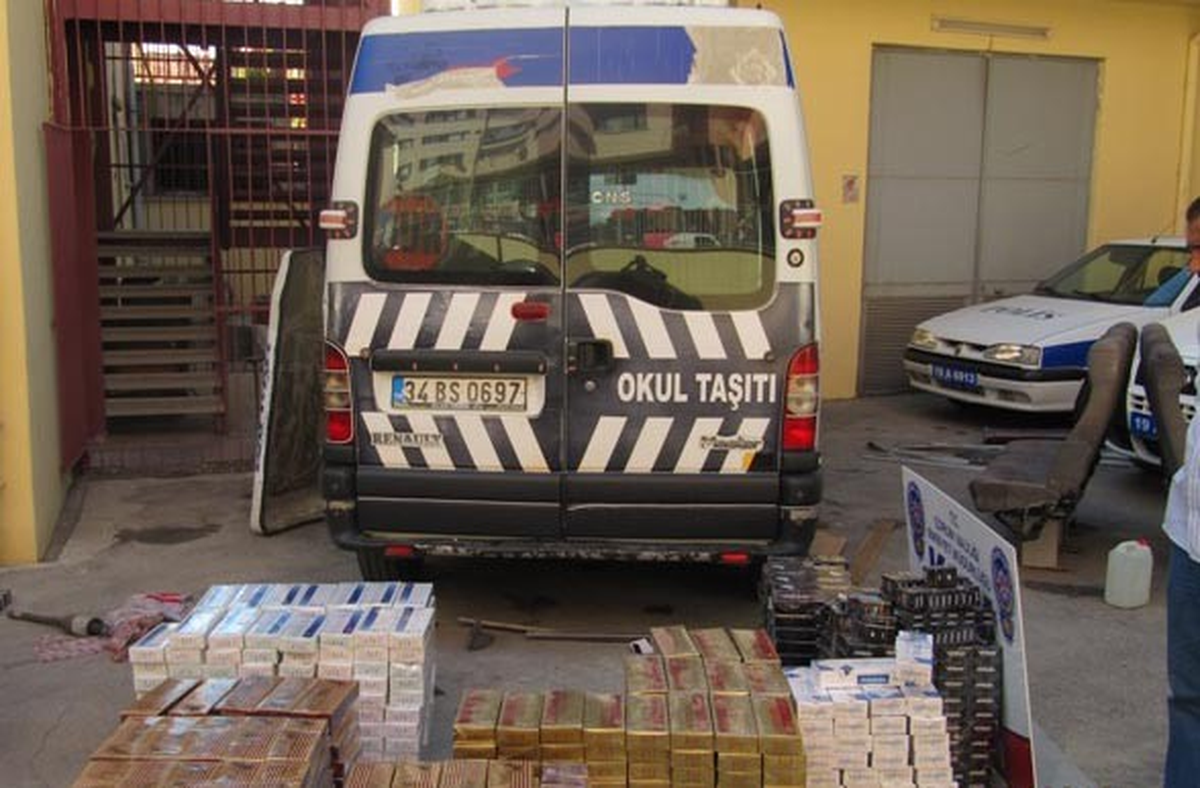 Okul Taşıtında 8 Bin 530 Adet Kaçak Sigara Ele Geçirildi