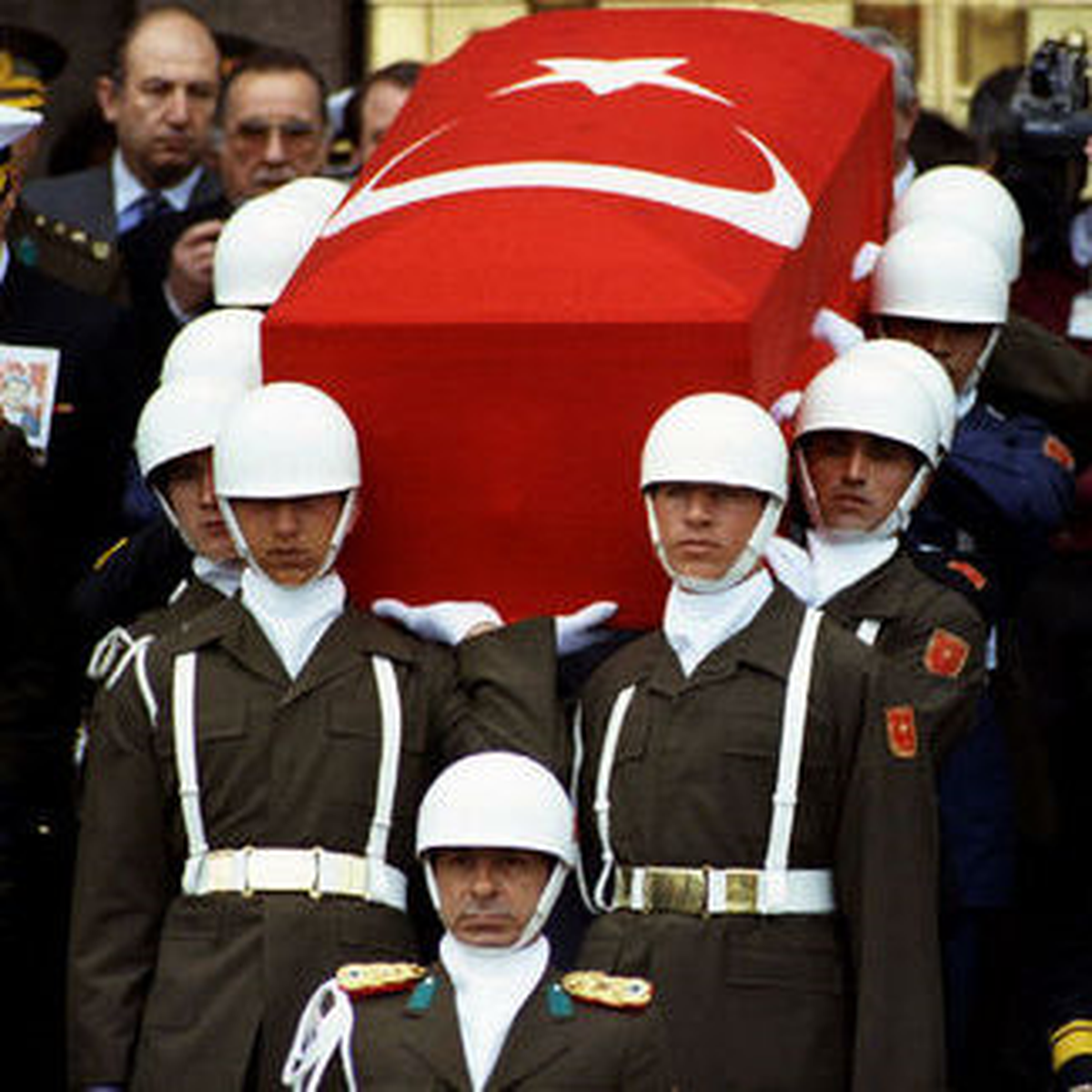 Özal'ın Mezarı Açıldı