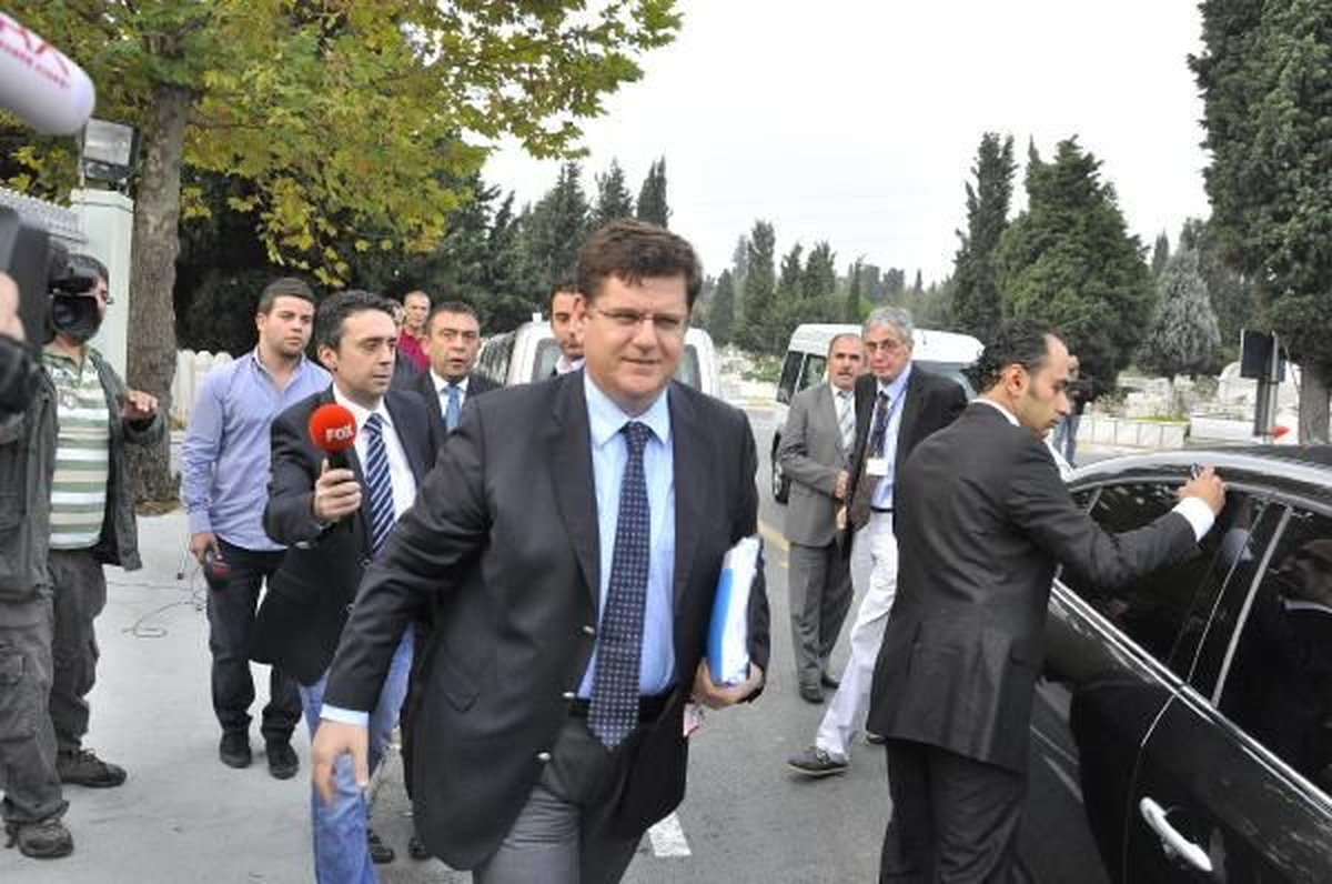 Özal\'ın Mezarı Açılıyor