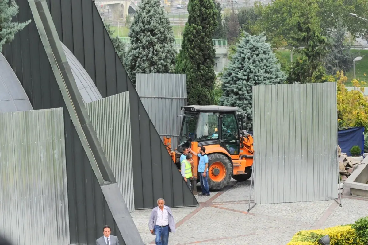 Özal\'ın Mezarının Açılmasına Karar Verildi