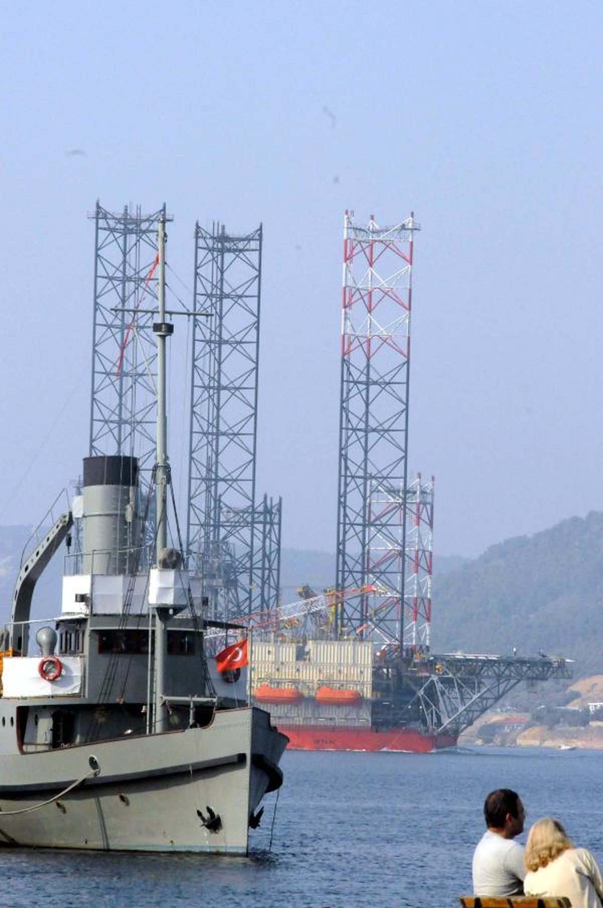 Petrol Arama Platformu Boğazı Kapattı