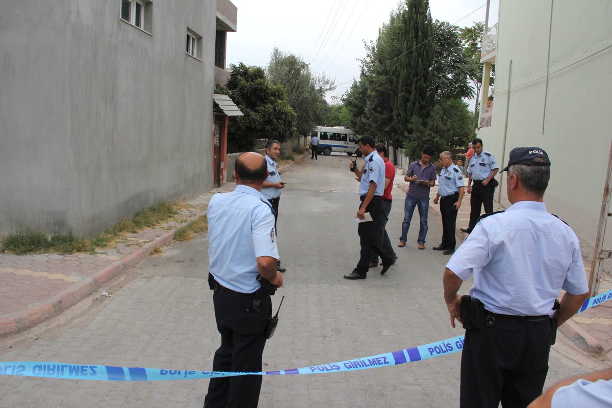 Polis Kaçan Zanlıyı Yakalamak İsterken Yaralandı