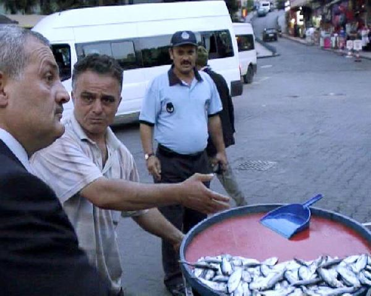 Rize\'de Seyyarlara Kaçak Sigara Baskını