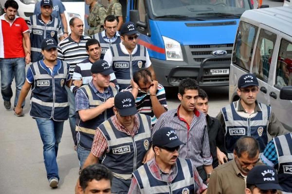 Şafak Vakti 200 Polisle Operasyon Aranan 8 Şüpheli Yakalandı
