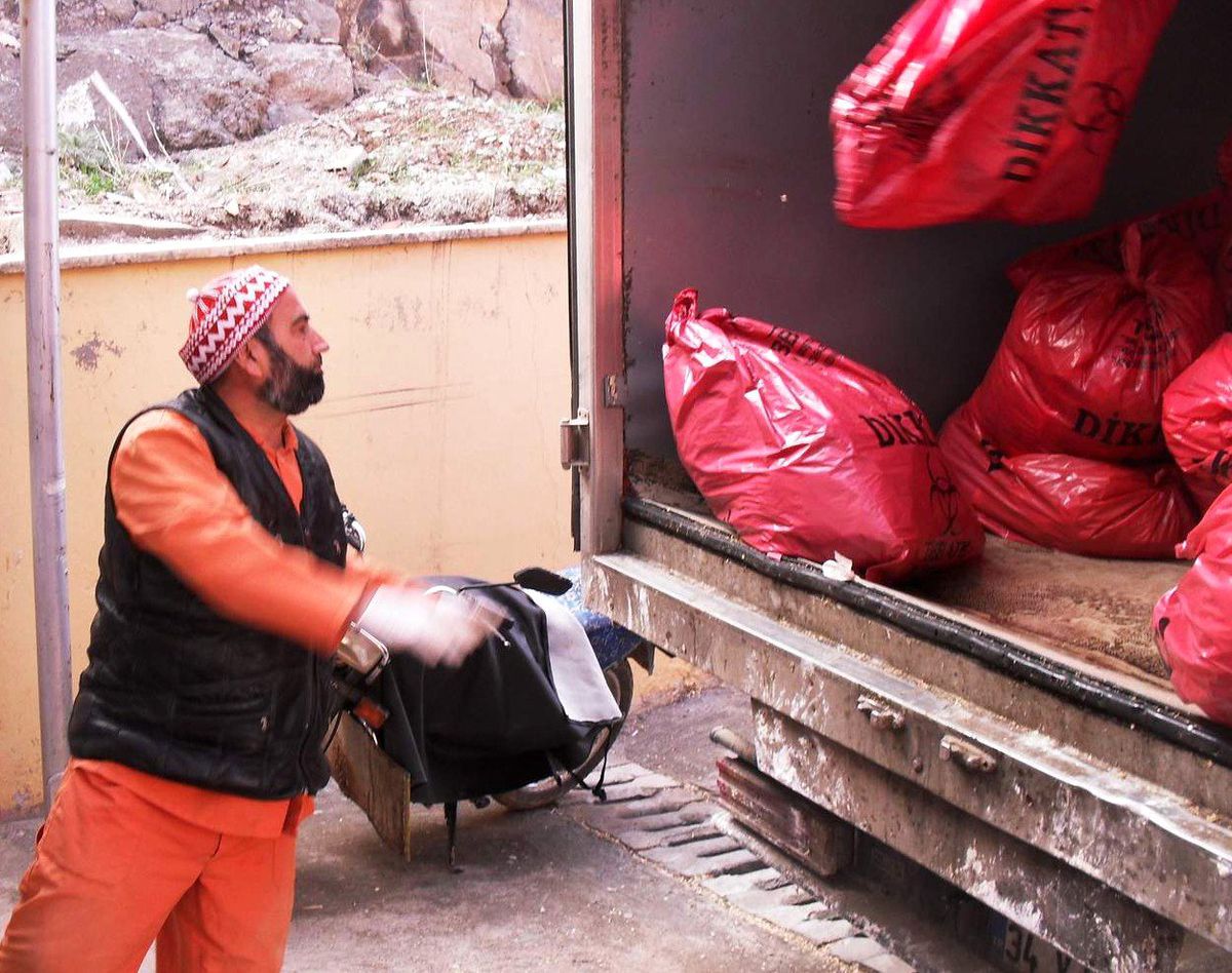 Şanlıurfa\'da Günlük 400 Ton Çöp, 2 Bin 500 Kilo Tıbbi Atık Toplanıyor