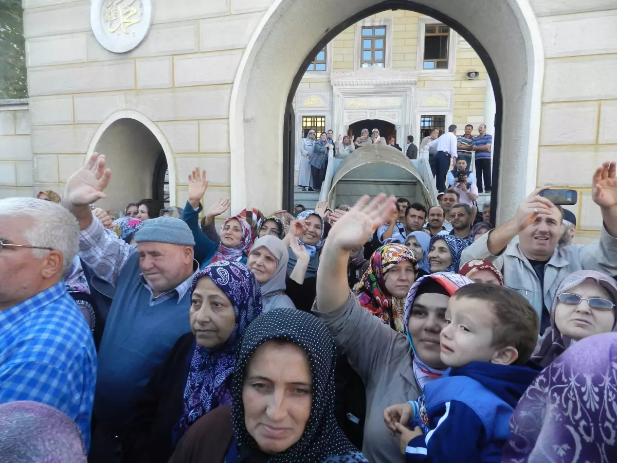 Sevinç Gözyaşlarıyla \'Kutsal Topraklara\' Uğurlandılar