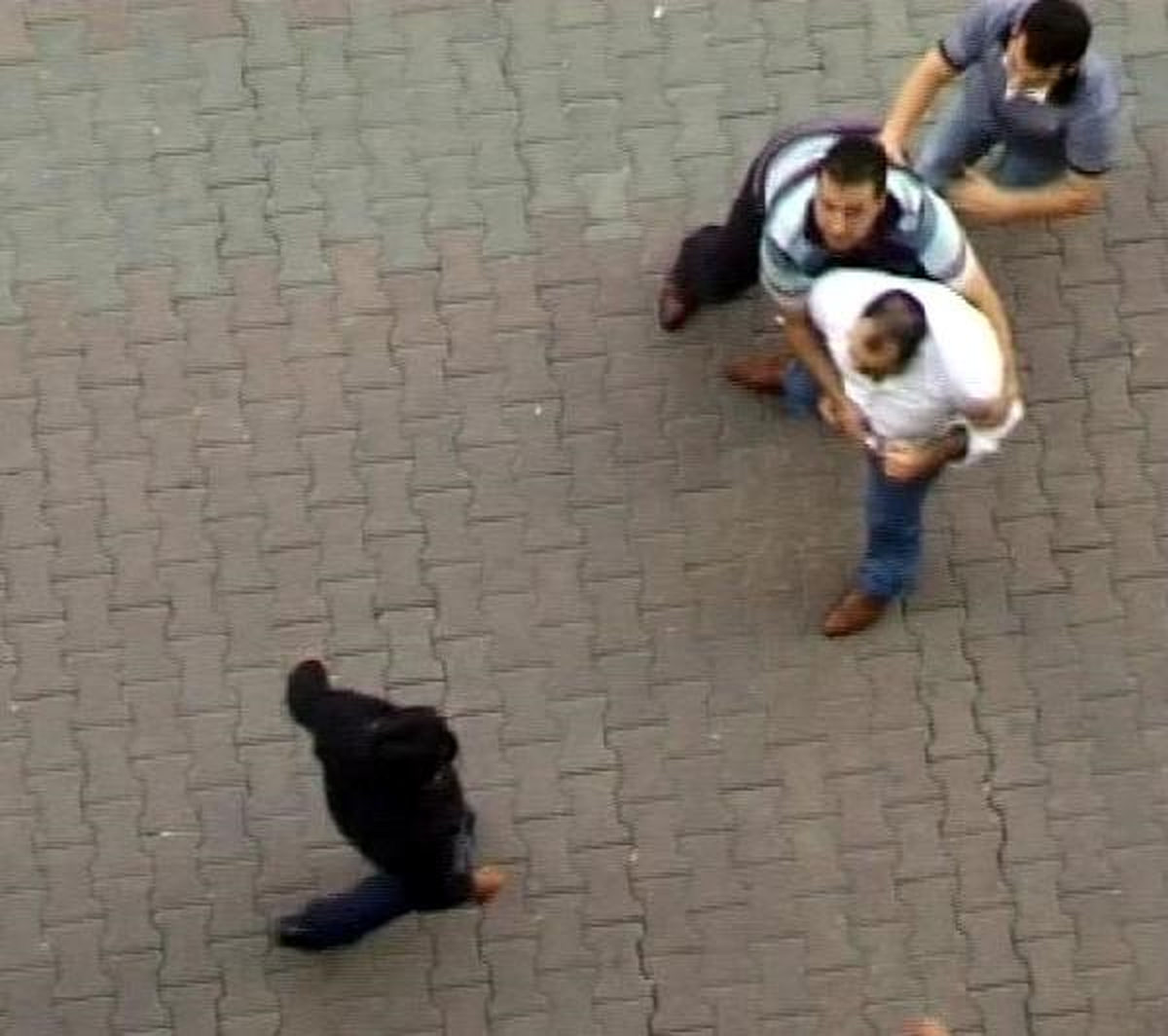 Tekmeler Havada Uçuştu