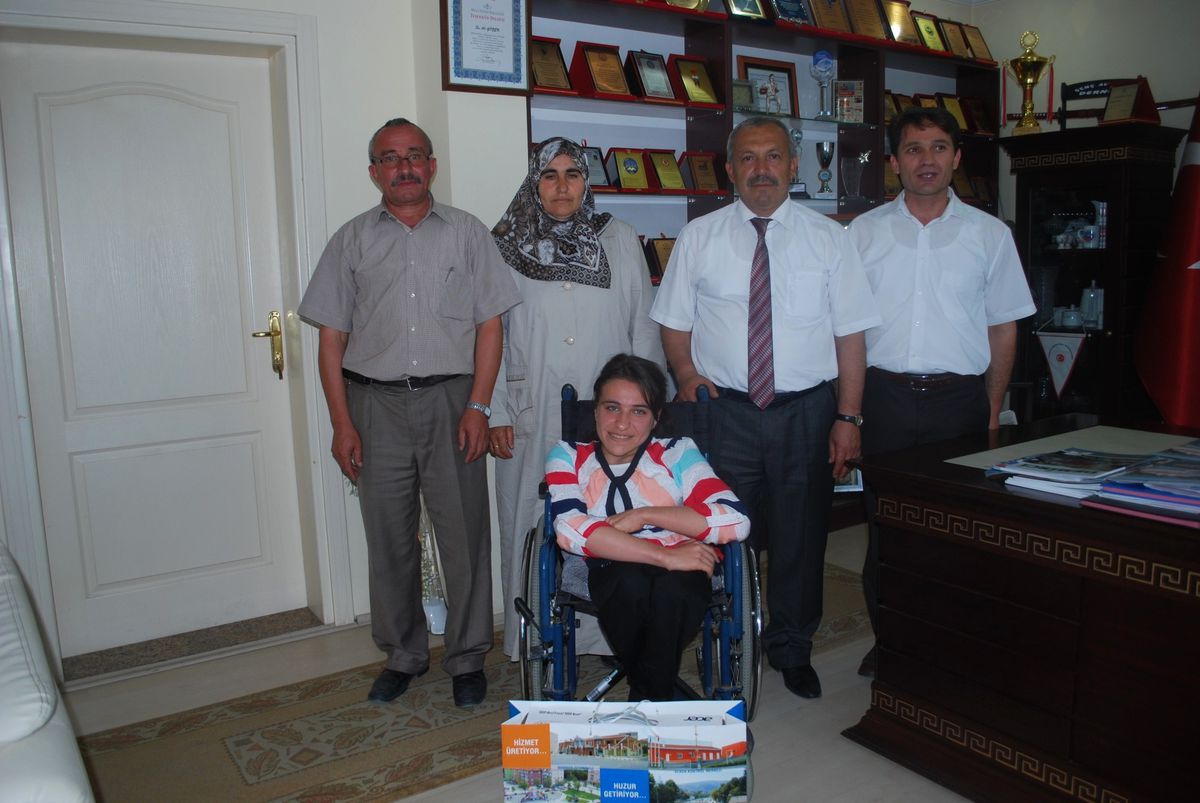 Tıp Fakültesini Kazanan Engelli Öğrenciye Ödül