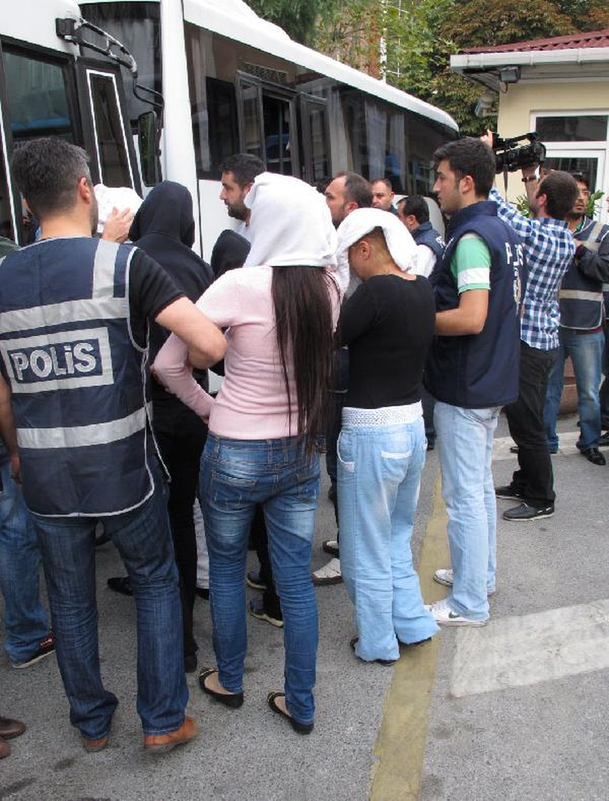 Turistleri Soyan Çete Üyeleri Adliyeye Sevk Edildi