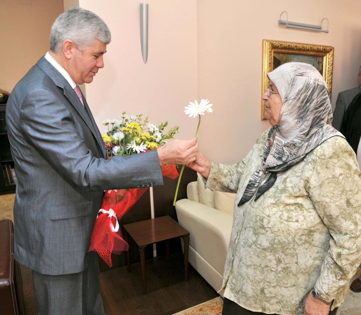 Uşak Valisi Erden: "Yaşlılarımıza Sahip Çıkılmalı"