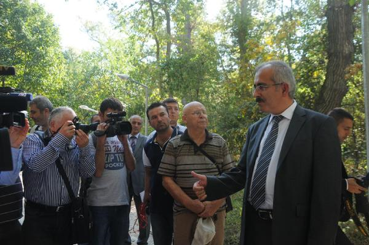 Vali Aydınlatma Direklerini Beğenmedi, Müdürü Görevden Aldı