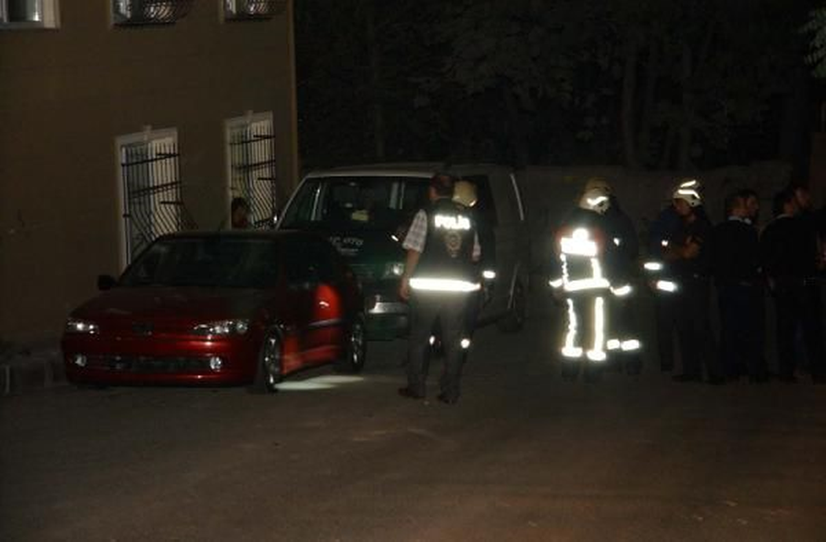 Zeytinburnu\'nda Ses Bombası Patladı