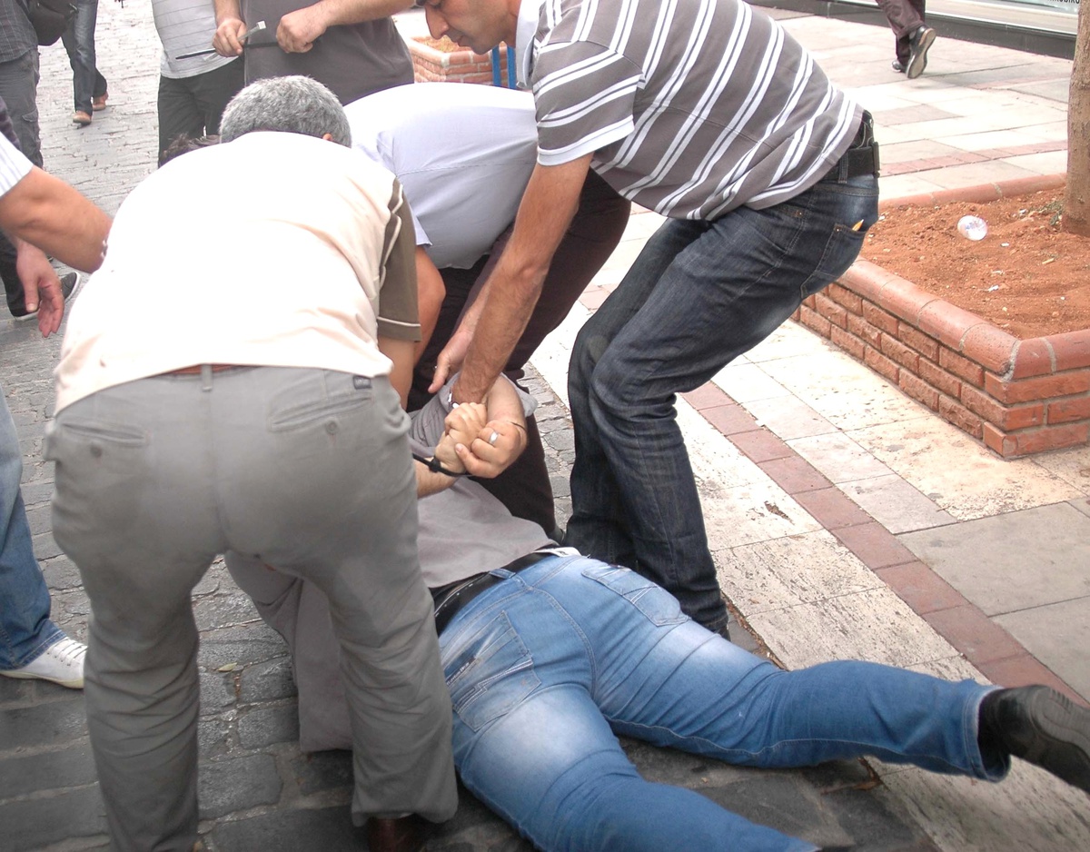 Zincirli Zam Protestosuna Polis Müdahalesi