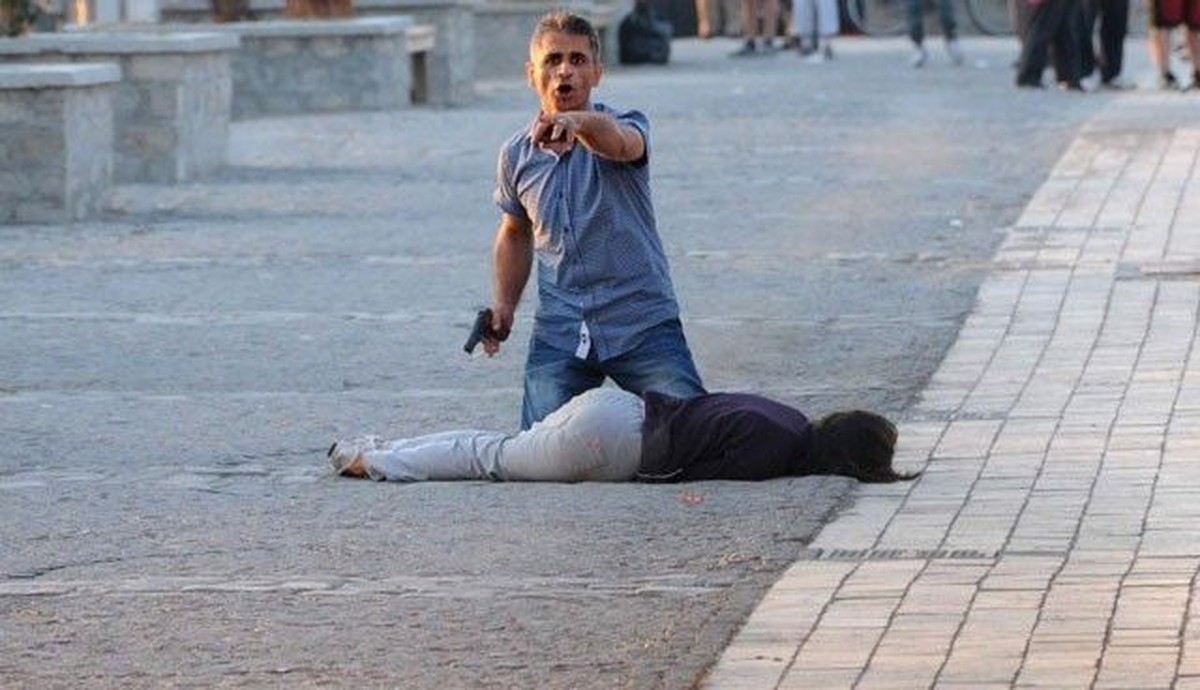 2 Kadını Silahla Yaralayıp, Kendini Vurdu