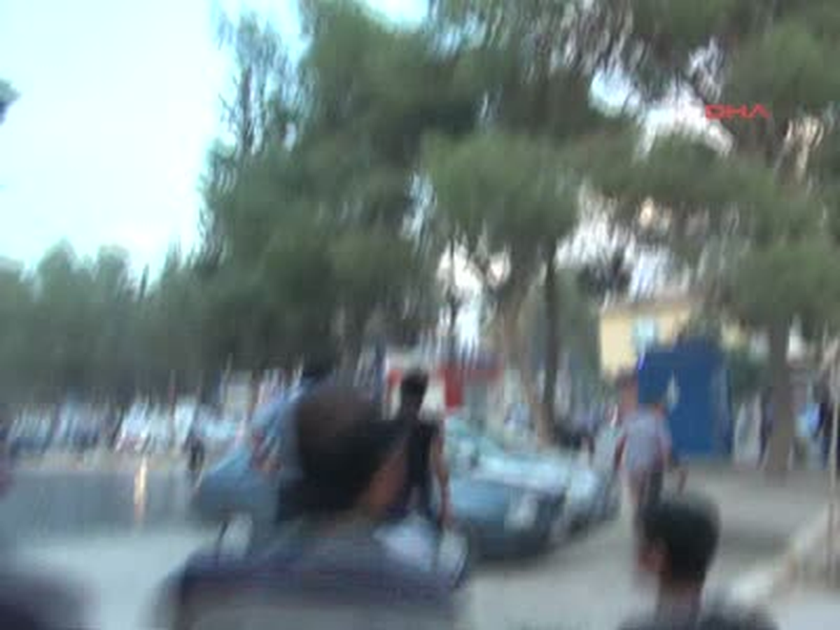 Akçakale ) Bir Grup Akçakaleli, Akçakale Kaymakamlığı\'na Yürümek İstedi.