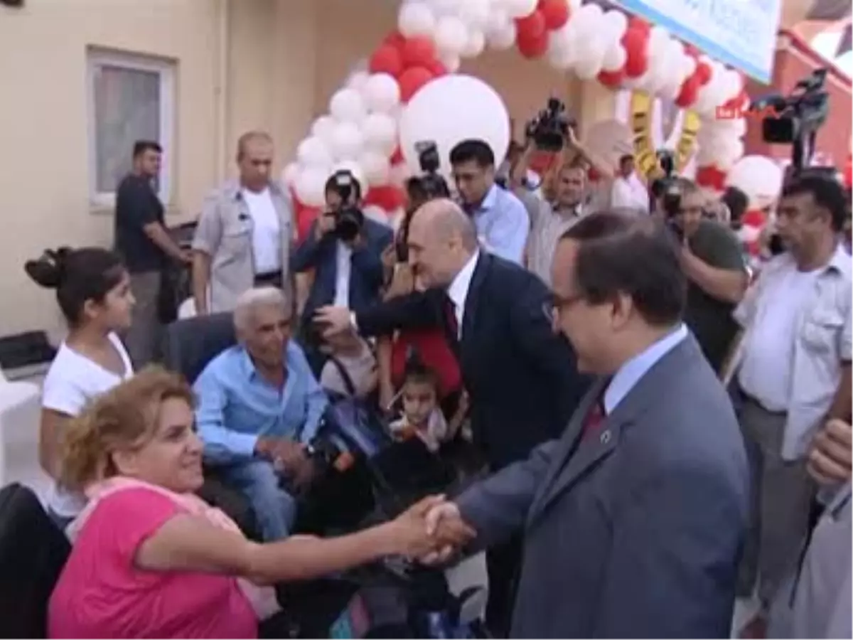 Bakan Bayraktar, Piyano Eşliğinde Türkü Söyledi