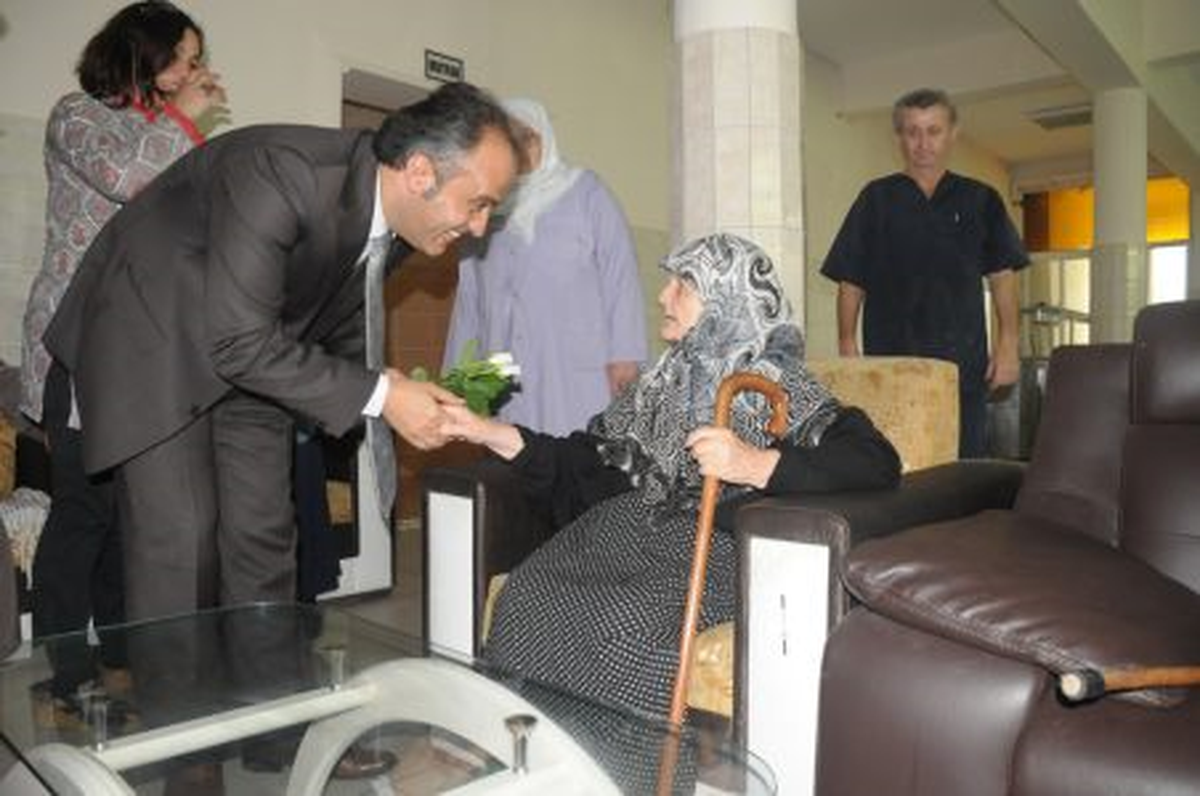 Başkan Aktaş\'tan Huzurevine Ziyaret