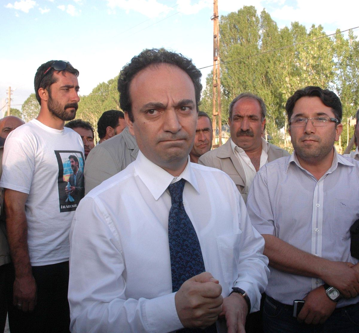 Başbakan\'ın Tazminatı İçin Evini Satıyor