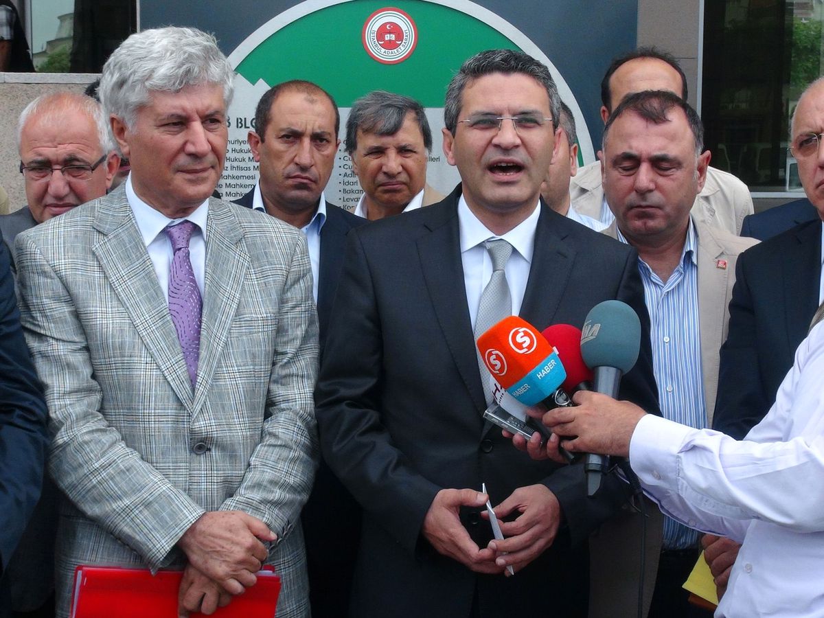 CHP\'lilerden Duruşmaya Katılmayan Topbaş\'a Tepki