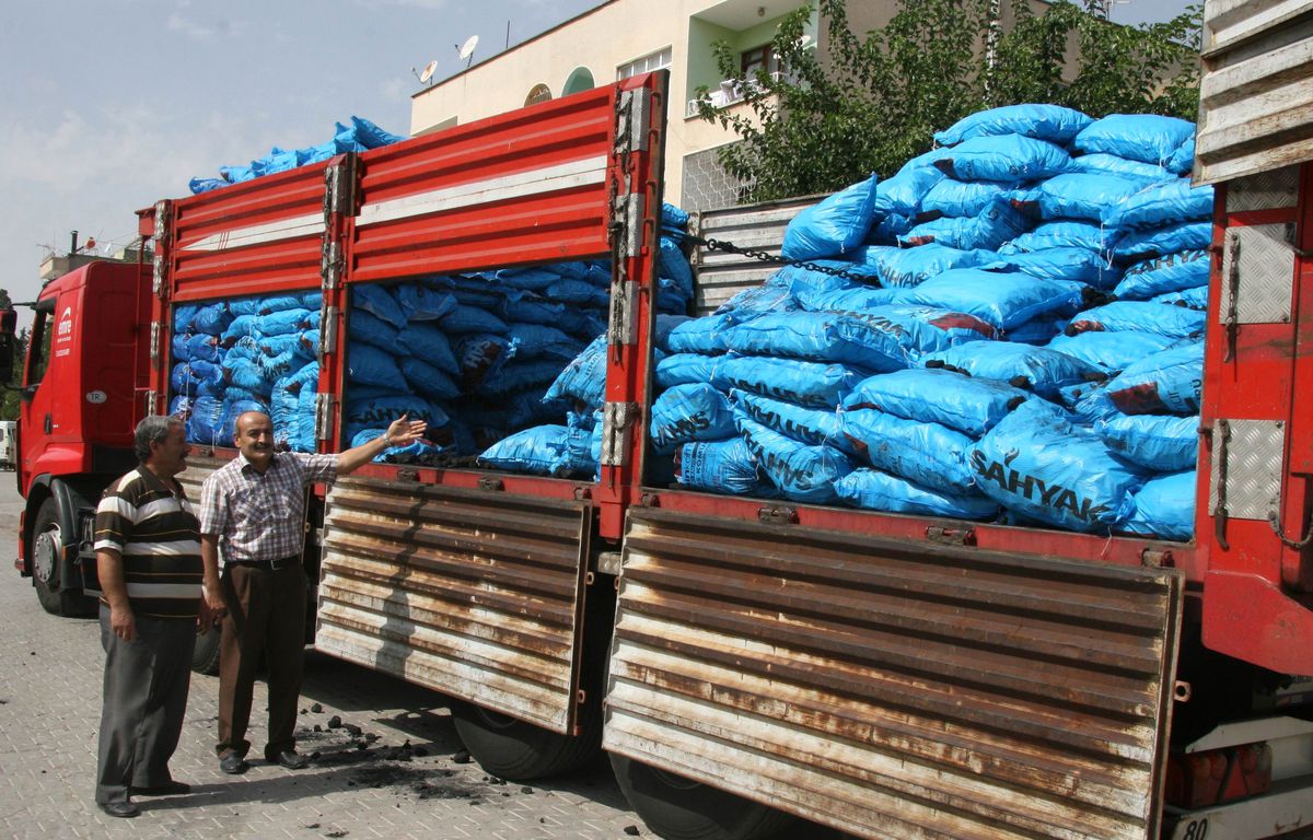 Emeklilere Kömür Dağıtımı Sürüyor