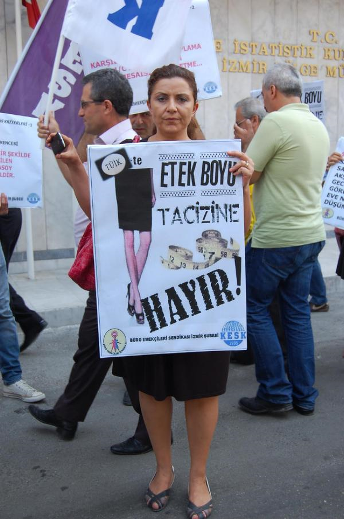 Evlilik \'İzni\' Memuriyetten Etti