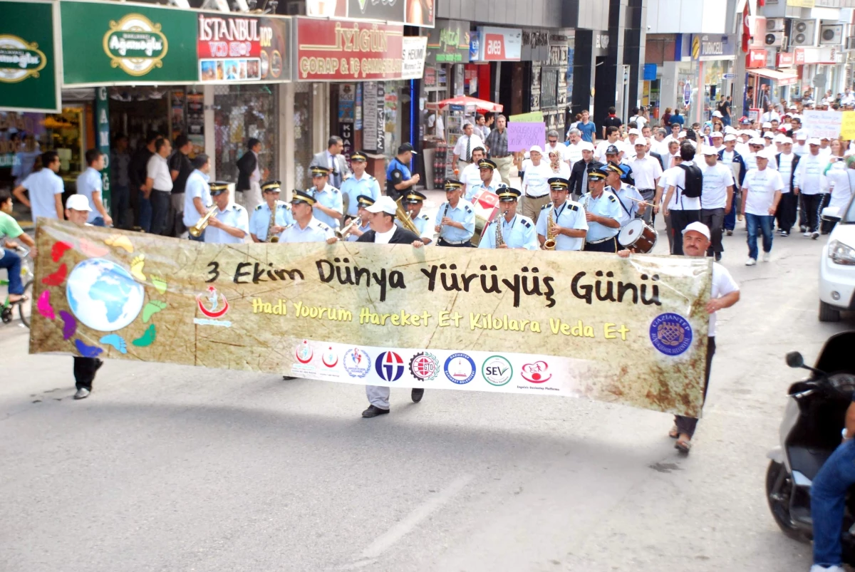 Gaziantep\'teki Yürüyüşte Pankartlar Dikkat Çekti