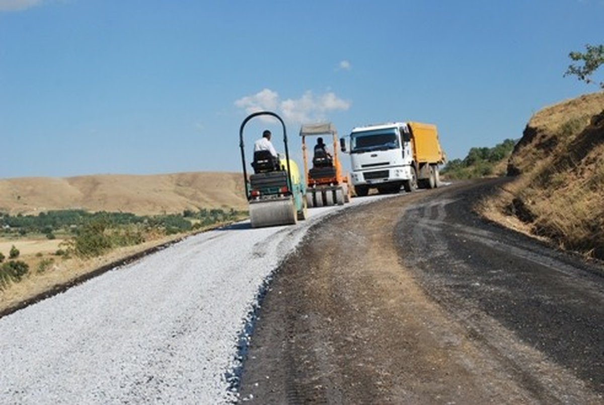Güroymak\'ta Yol Çalışmaları