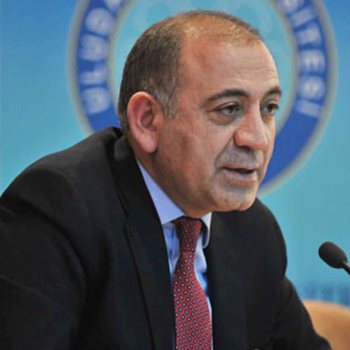 Gürsel Tekin: "Burnumuza Kötü Kokular Geliyor"