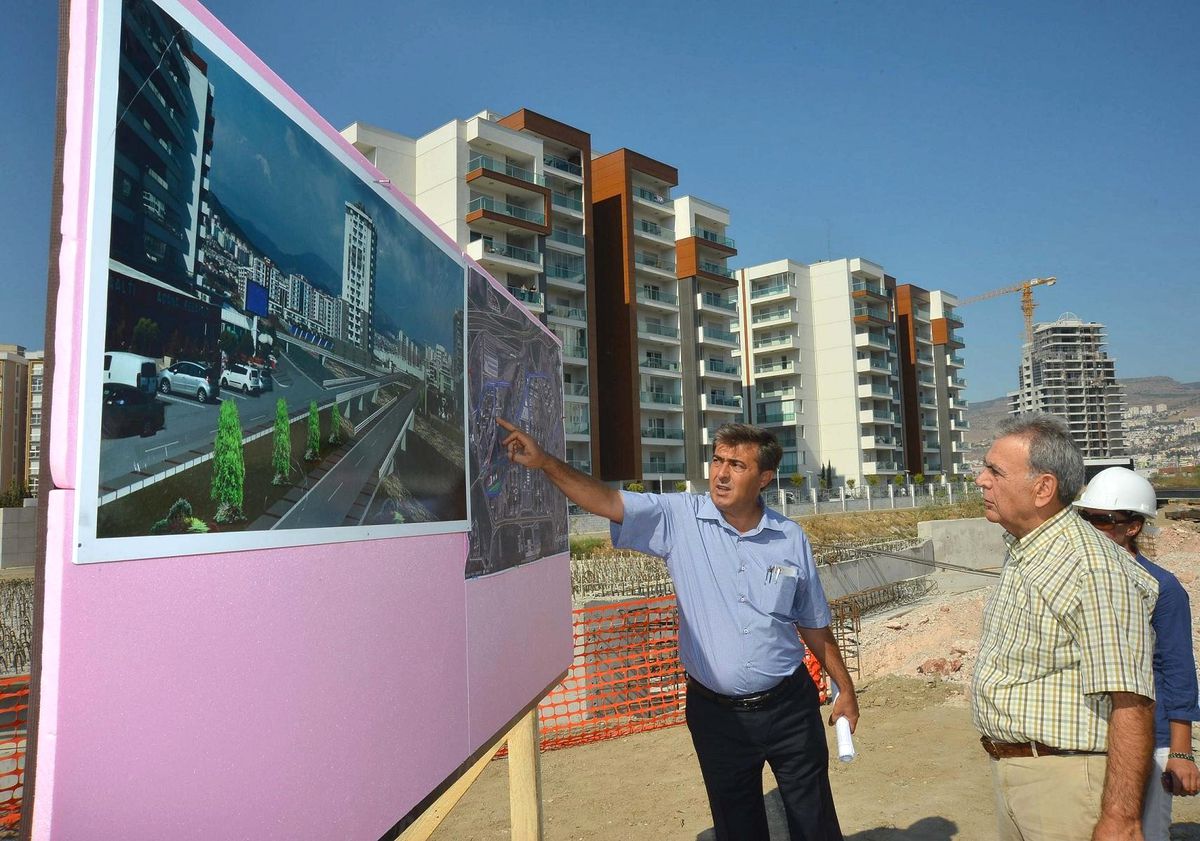 Hatay Katlı Otoparkı\'nın Yarısı Bitti