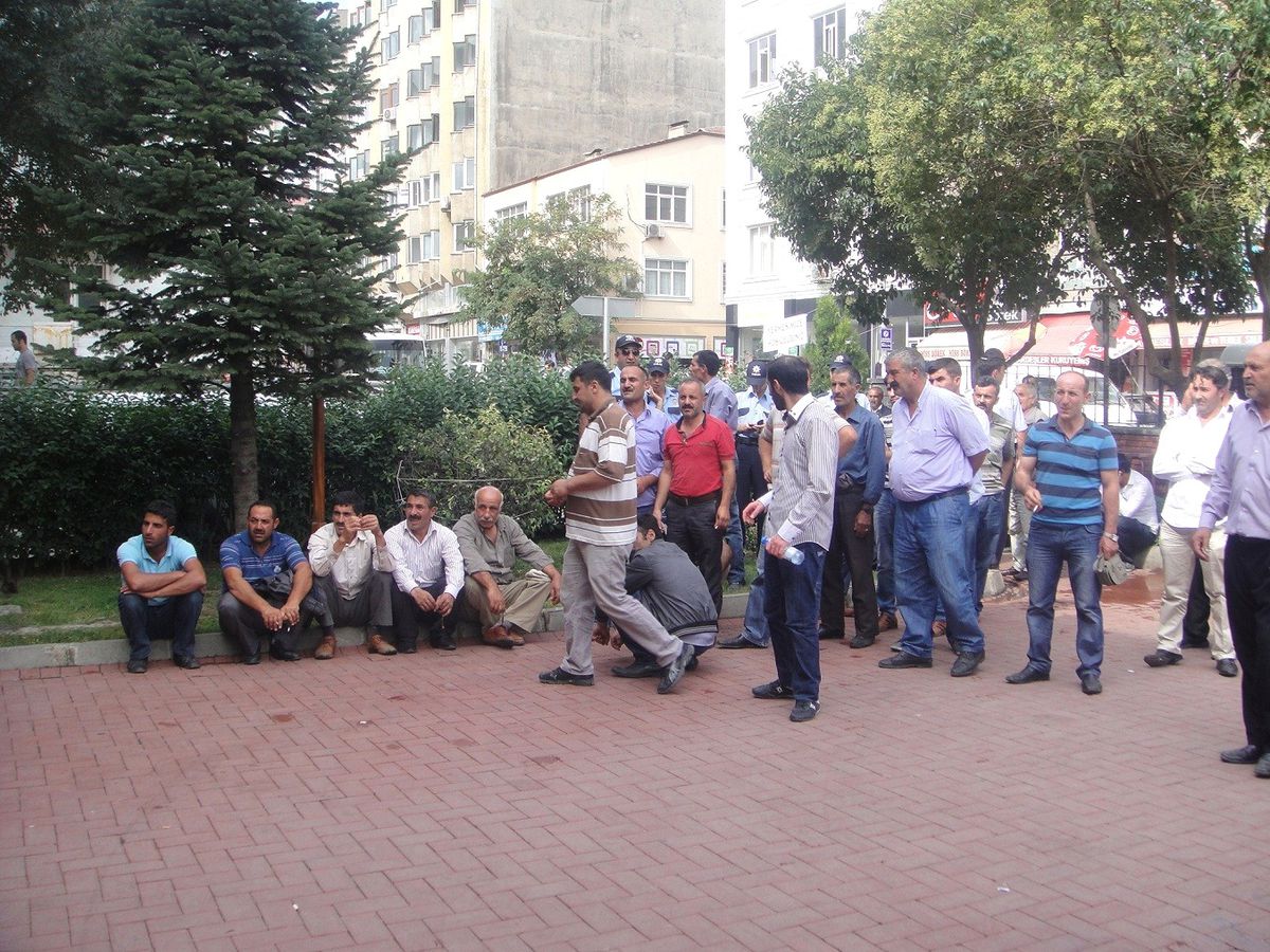 Hayvan Satıcıları Gebze Kaymakamlığını Bastı