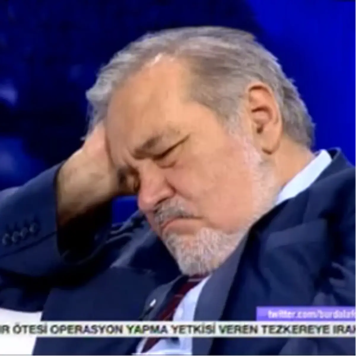 Canlı Yayında Uyudu!