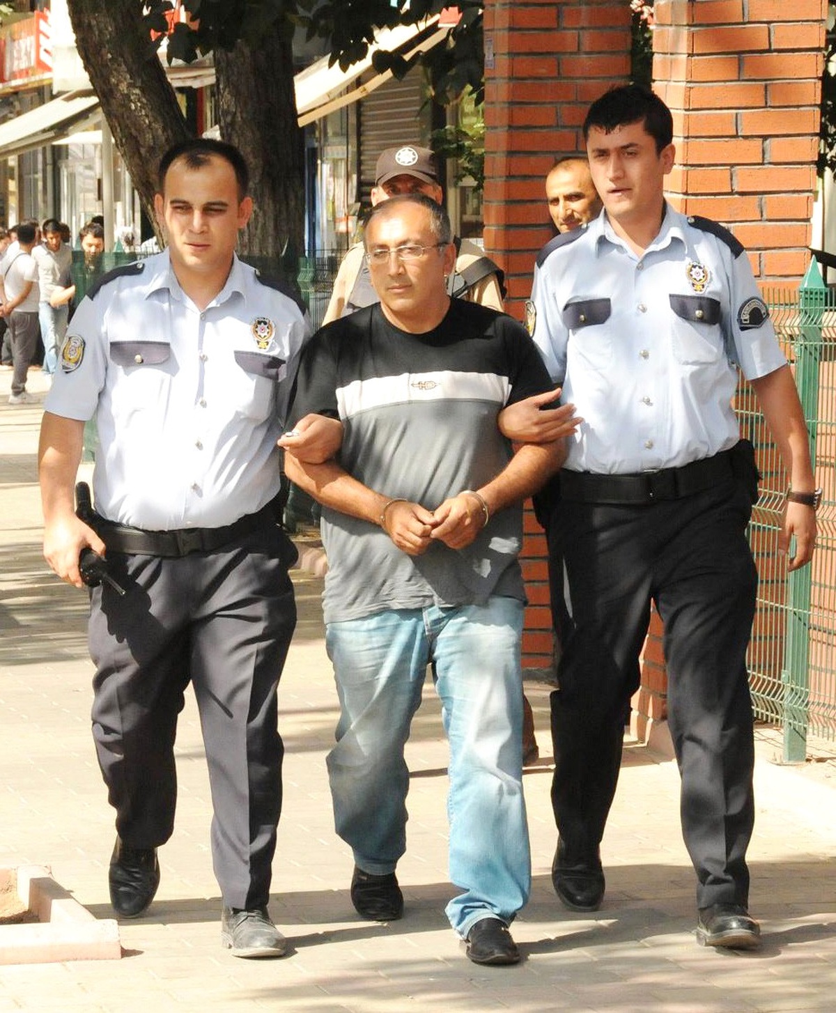 İşsiz Babanın Çocuğunu Yere Fırlattığı İddiası