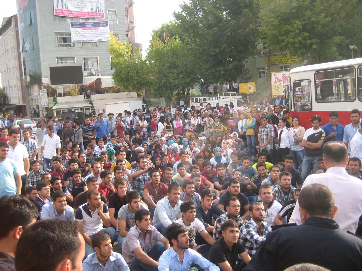 Mşü Öğrencilerinden Servis Eylemi