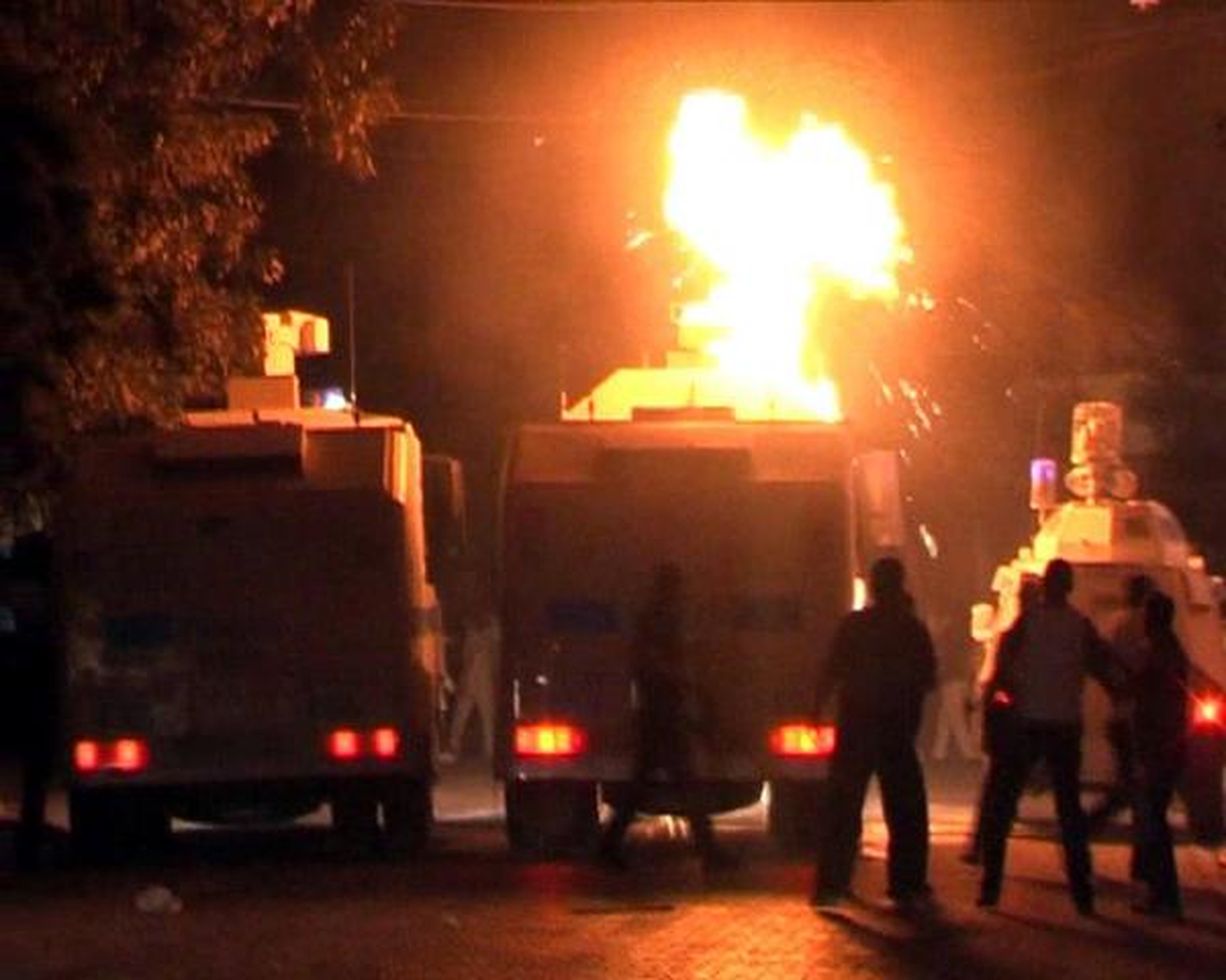 Nusaybin\'de PKK\'lı Cenazesinde, Polise Molotoflu Saldırı