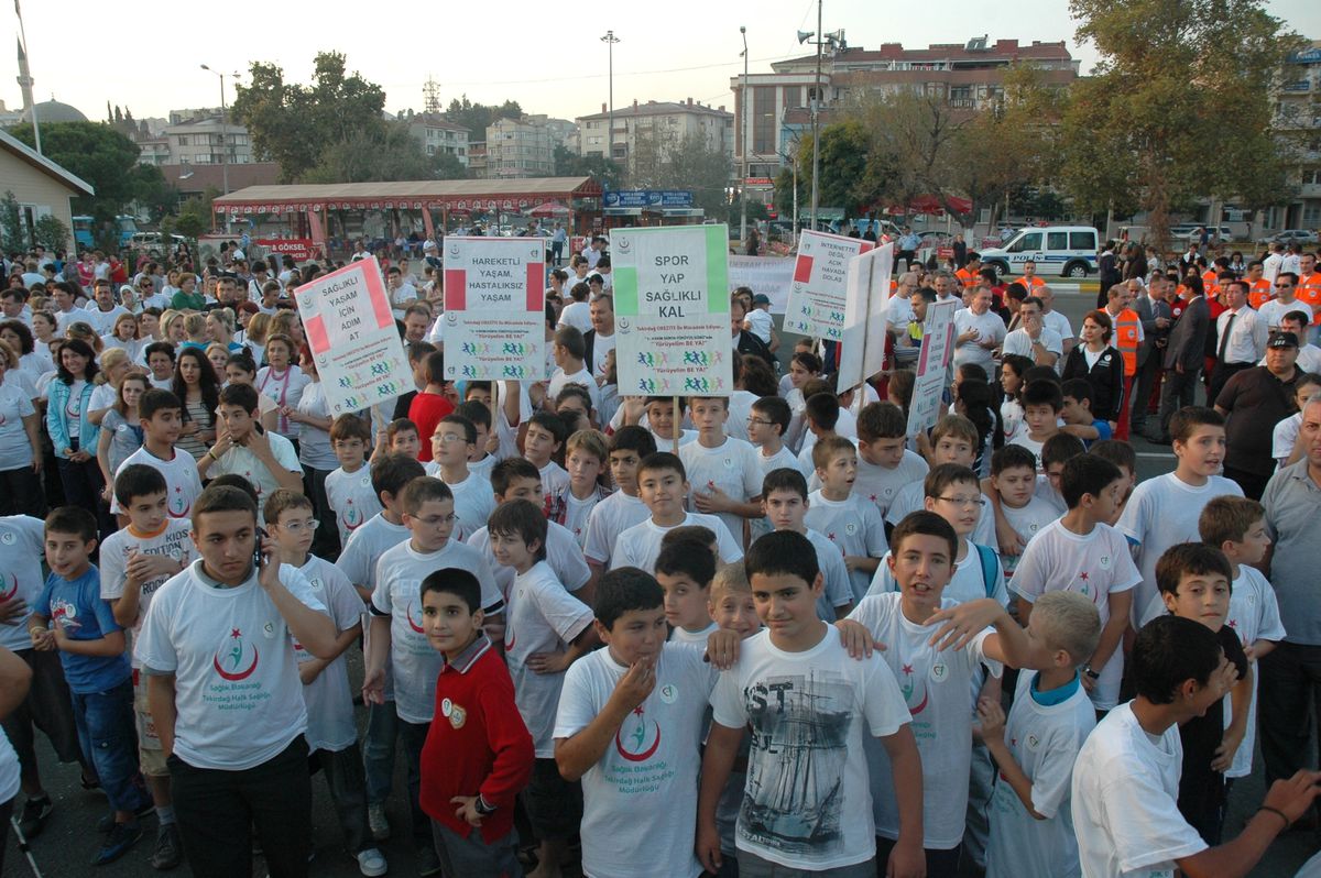 Obeziteye Karşı "Yürüyelim Be Ya" Dediler