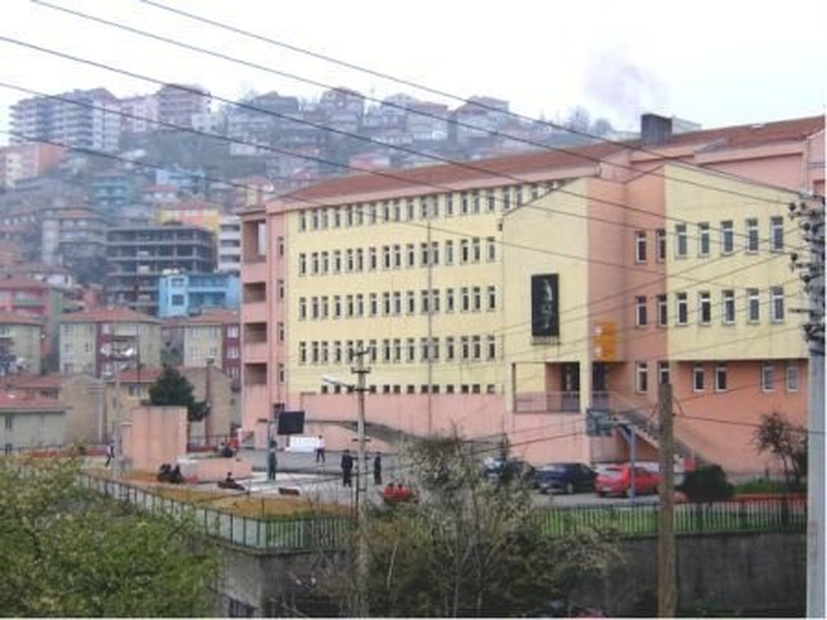 Okul Önünde Kavga: 1 Yaralı