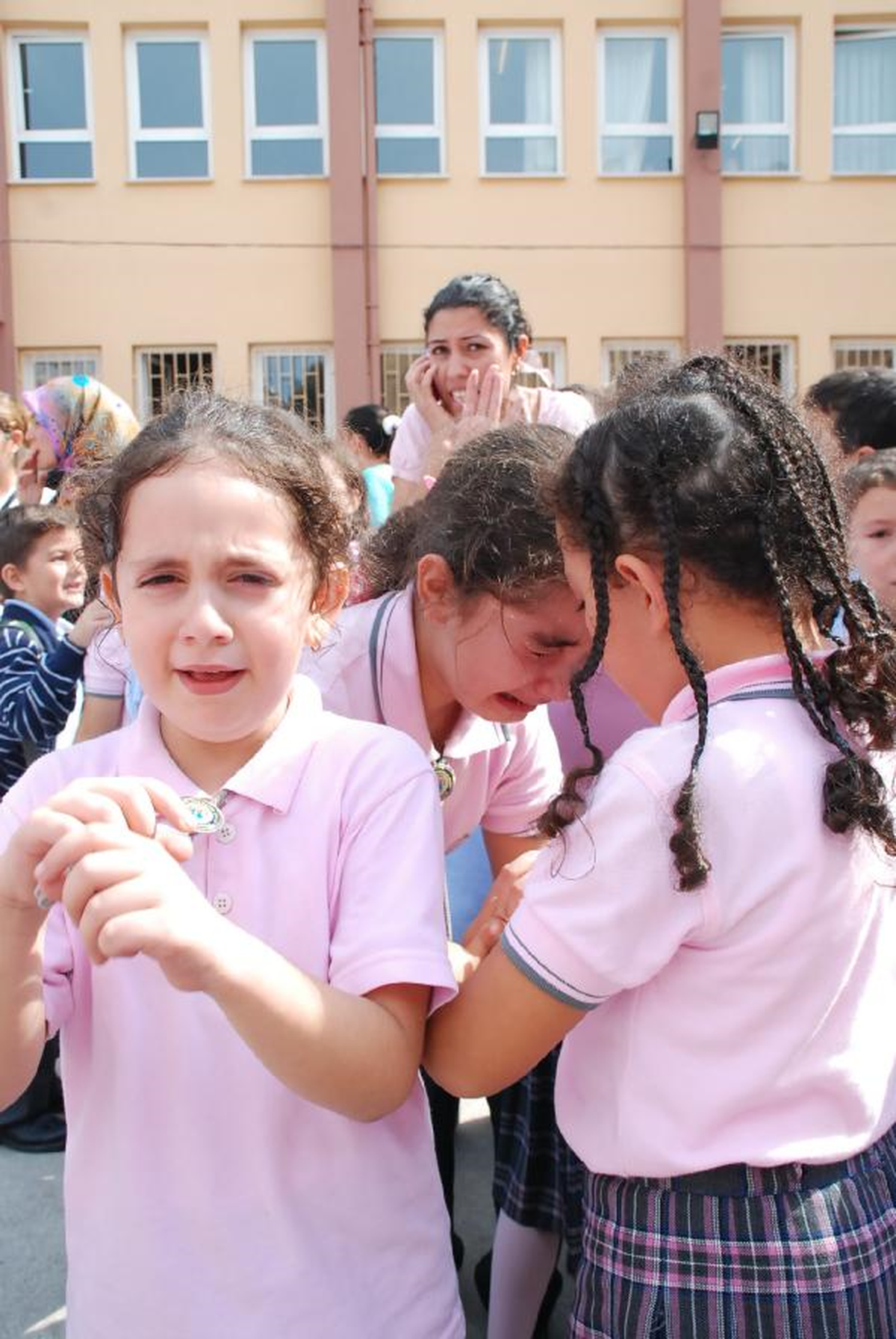 Okulda Yangın Çıktı, Öğrenciler Gözyaşlarına Boğuldu