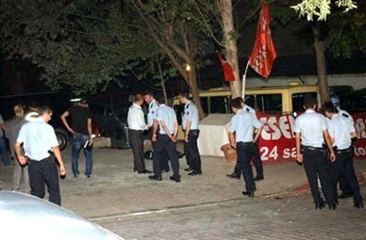 Otoparka Kurşun Yağdırıldı