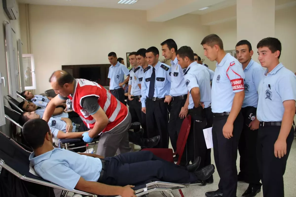 Polis Adayları Kan Bağışında Bulundu