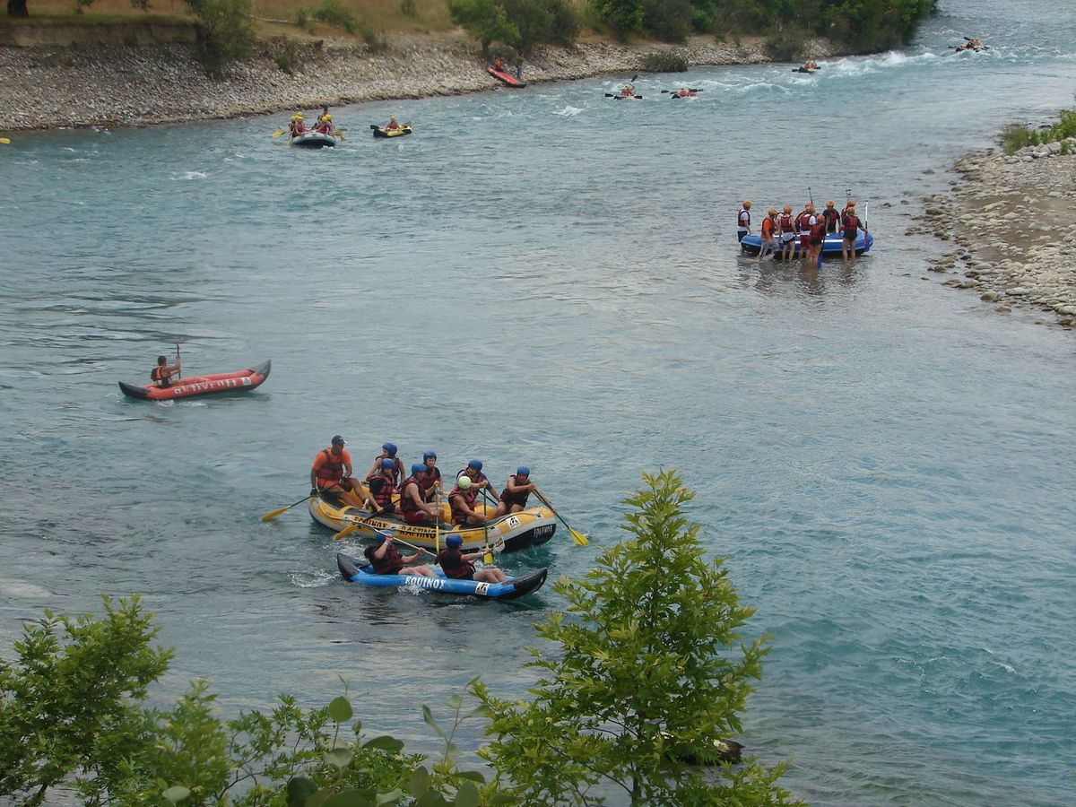 Raftingdeki Yoğunluk Turizmciyi Sevindirdi