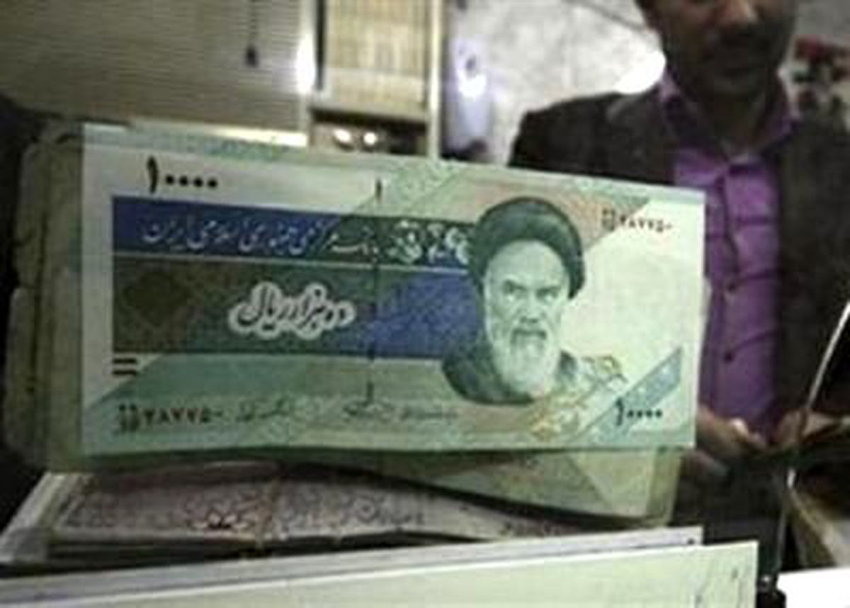 Riyal Dolar Karşısında Eriyor