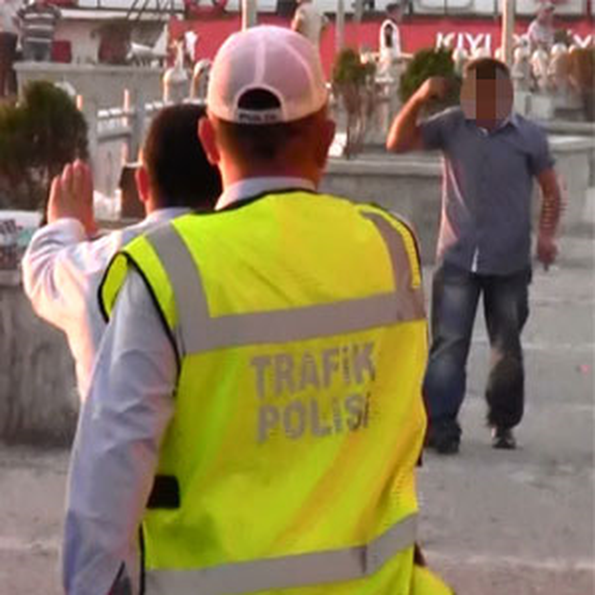 Silahı Dayadı, Tetiği Çekti!