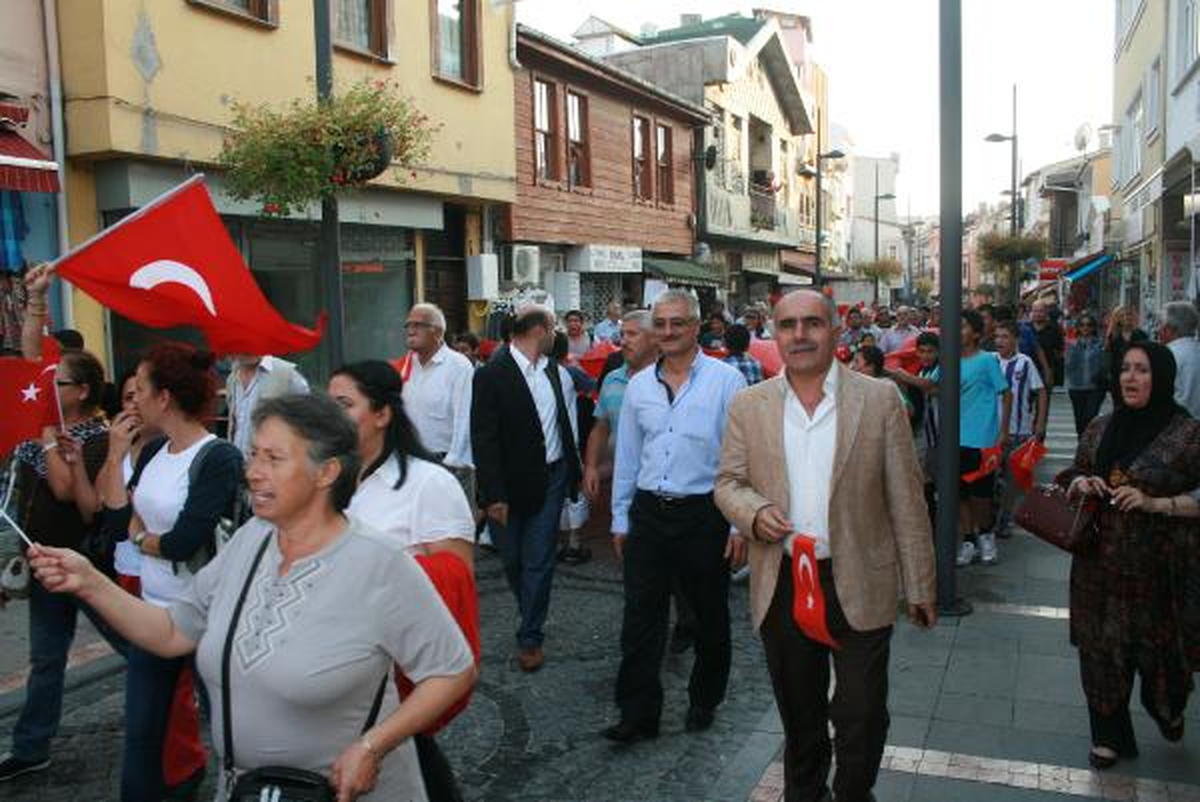 Şile\'de "Teröre Lanet Birliğe Davet" Yürüyüşü