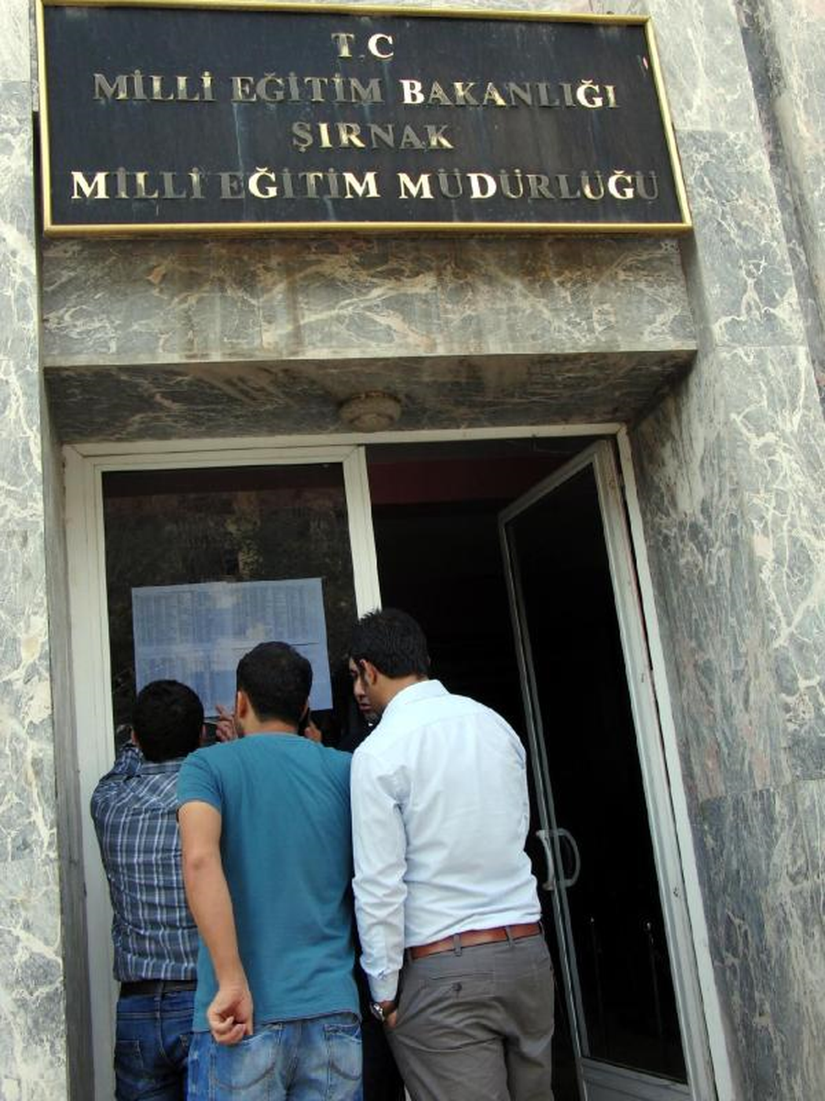 Şırnak\'ta Mühendislerin Ücretli Öğretmen Atanmasına,öğretmenlerden Tepki