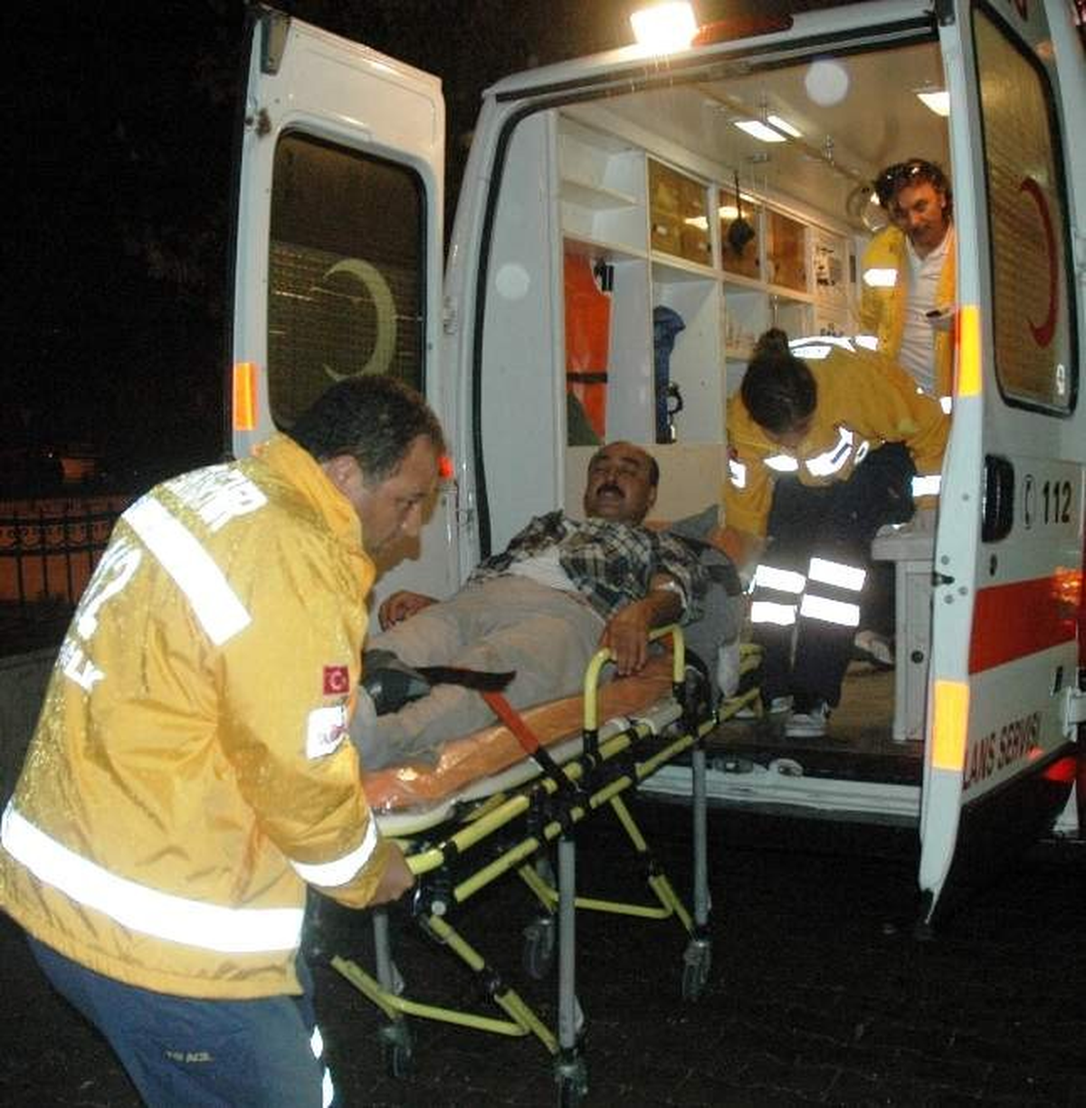 Üzerine Yıldırım İsabet Bir Kişi Hastaneye Kaldırıldı
